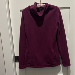 Mountain Hardware fleece tunic in beautiful maroon, SZ Small; 26” length